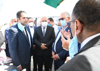 بالصور .. وزير الزراعة ومحافظ قنا ورئيس البنك الزراعى المصرى يتابعون تنفيذ برنامج "باب رزق" لتمويل المشروعات 30 - جريدة المساء