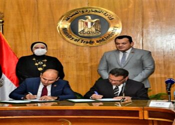 بروتوكول تعاون للتجارة والصناعة مع تنسيقية شباب الأحزاب ربط الشباب بخطط التنمية الصناعية 19 - جريدة المساء