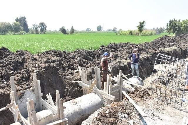 "لراحة التجار والمواطنين".. تغطية ورصف الطرق المؤدية لسوق الثلاثاء الجديد بالزقازيق 19 - جريدة المساء
