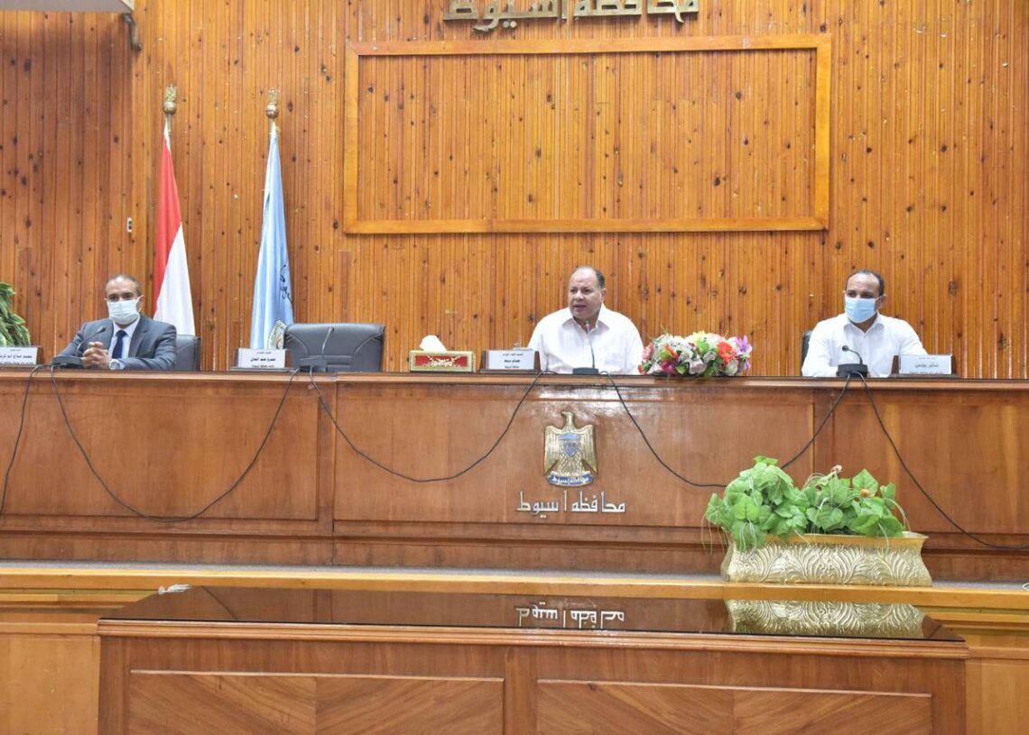 محافظ أسيوط يلتقى القيادات الطبية والتنفيذية لبحث التوسع فى تطعيم لقاح "كورونا" 17 - جريدة المساء