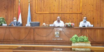 محافظ أسيوط يلتقى القيادات الطبية والتنفيذية لبحث التوسع فى تطعيم لقاح "كورونا" 1 - جريدة المساء