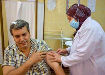 ٢٥ فريقا طبيا من صحة الشرقية لتطعيم الطلاب وأعضاء هيئة التدريس بجامعة الزقازيق بلقاح كورونا 17 - جريدة المساء