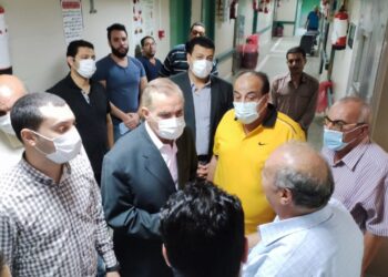 بالصور .. محافظ كفر الشيخ يطمئن على مصابتين سقطت بهما "بلكونة" المنزل 25 - جريدة المساء