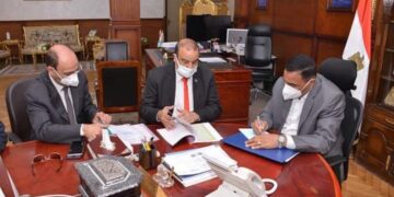 محافظ مطروح يكرم أوائل الشهادات العامة.. غدا 1 - جريدة المساء