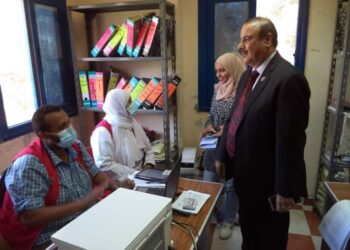 وكيل وزارة التعليم بمطروح يتابع إجراءات تلقى العاملين للقاح "كورونا" 25 - جريدة المساء