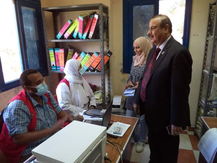 وكيل وزارة التعليم بمطروح يتابع إجراءات تلقى العاملين للقاح "كورونا" 19 - جريدة المساء