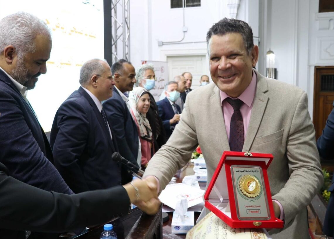 بالصور .. تكريم الأطباء المثاليين بالأقصر 18 - جريدة المساء