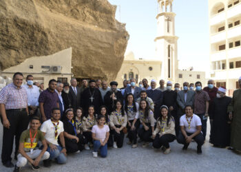 بالصور.. محافظ أسيوط يزور دير السيدة العذراء للتهنئة بذكرى رحلة العائلة المقدسة 31 - جريدة المساء