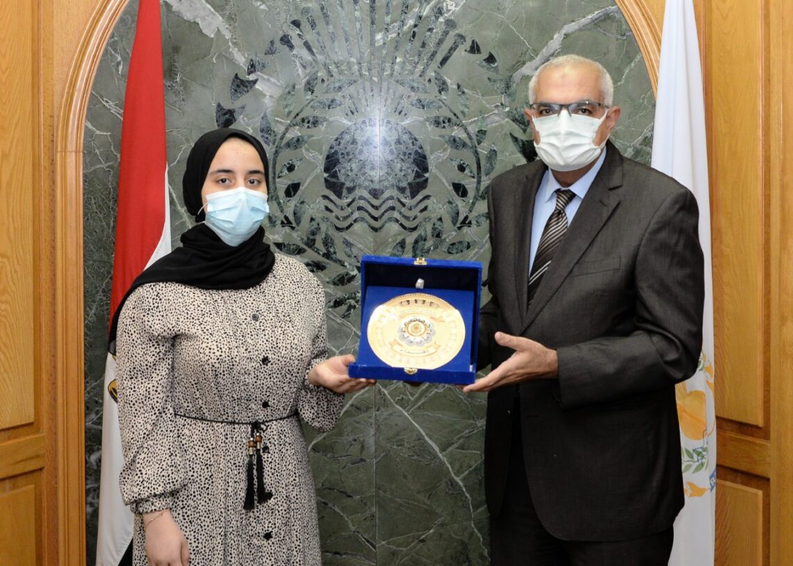 جامعة المنصورة تكرم الأولى علمى علوم على مستوى الجمهورية فى الثانوية العامة وتقدم لها منحة دراسة مجانية  17 - جريدة المساء