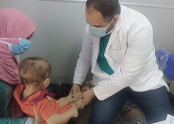 الكشف وتقديم العلاج بالمجان لـ 300 مواطناً فى قافلة للصحة بعزبة نصر .. ببنى سويف 35 - جريدة المساء