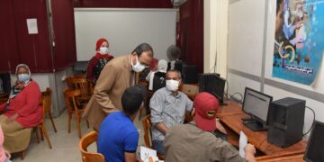 رئيس جامعة سوهاج يزور طلاب "نور البصيرة" خلال رحلتهم بالاسكندرية 2 - جريدة المساء رئيس جامعة سوهاج يزور طلاب "نور البصيرة" خلال رحلتهم بالاسكندرية 1 - جريدة المساء