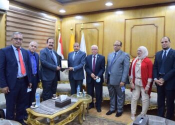رئيس جامعة بني سويف يستقبل مدير المركز الإقليمي لتدريس علوم وتكنولوجيا الفضاء التابع للأمم المتحدة 23 - جريدة المساء