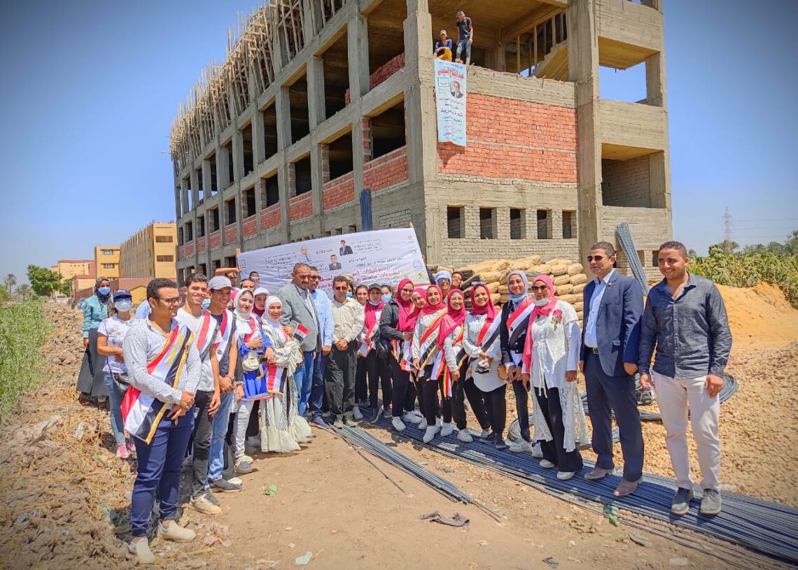 بالصور .. طلاب جامعة المنيا يشهدون ملحمة تطوير الريف المصرى بقرى مركز مغاغة 16 - جريدة المساء