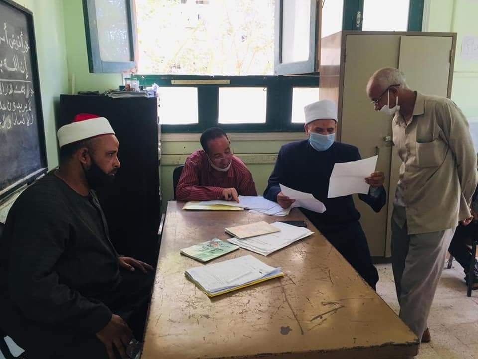 بالصور.. رئيس المنطقة الأزهرية بالبحر الأحمر يتابع امتحانات الدور الثانى 19 - جريدة المساء
