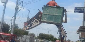 حملات لإزالة الإعلانات والملصقات المخالفة بالشرقية  1 - جريدة المساء