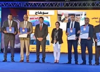 أشرف صبحى يكرم مركز شباب "الساحة" بسوهاج كأفضل مركز على مستوى الجمهورية 31 - جريدة المساء