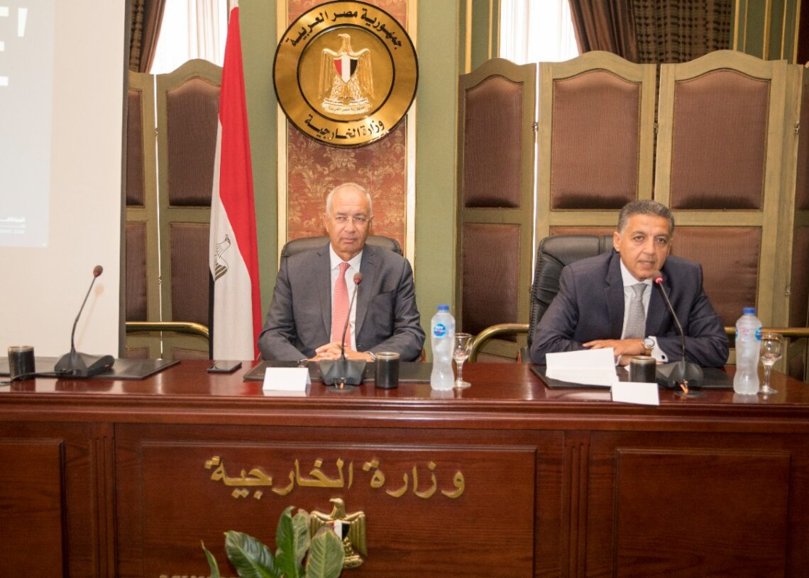 زكي لسفرائنا بالخارج:نعمل علي توطين الصناعات و تقليل الواردات 19 - جريدة المساء