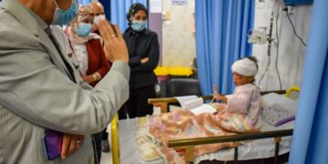 وكيل وزارة الصحة بالشرقية يطمئن على الطفلة ضحية جريمة "الاغتصاب" 1 - جريدة المساء
