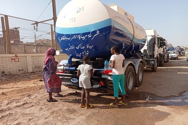 رئيس مياه القاهرة يعتذر لأهالى عين شمس لتأخر اصلاح الخط المكسور 19 - جريدة المساء