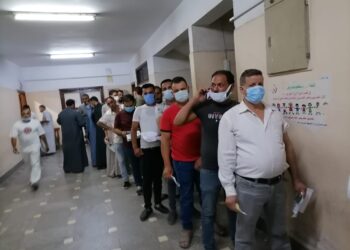 "على مدار الساعة".. وكيل وزارة الصحة بالشرقية يتابع تطعيم المسافرين للخارج بلقاح "كورونا" 19 - جريدة المساء