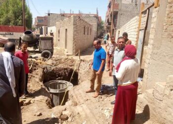 منسق "حياة كريمة" يتفقد مشروعات المبادرة فى قرى "ملوى" 25 - جريدة المساء