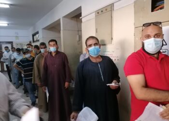 وكيل وزارة الصحة بالشرقية يتابع سير العمل بمركز تطعيم المواطنين بلقاح "كورونا" 17 - جريدة المساء