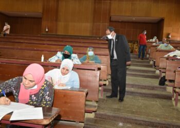 ٢٤٠ طالب يؤدون امتحانات الماجستير المهني MBA بجامعة سوهاج 23 - جريدة المساء