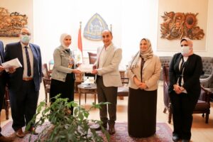 رئيس جامعة الزقازيق يهنئ الفائزات بمنحة وزارة التضامن الاجتماعى "حاضنات الفائقين " 27 - جريدة المساء