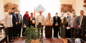 رئيس جامعة الزقازيق يهنئ الفائزات بمنحة وزارة التضامن الاجتماعى "حاضنات الفائقين " 1 - جريدة المساء