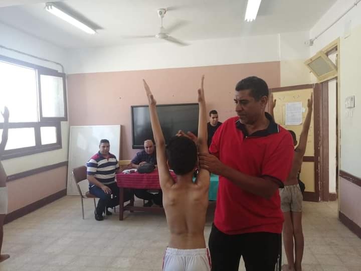 بالصور .. مدير تعليم اخميم يتابع اختبارات قبول الطلاب بالكوثر الرياضية 16 - جريدة المساء