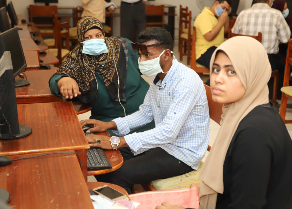 معامل التنسيق الإلكتروني بجامعة جنوب الوادي تستقبل طلاب المرحلة الأولى 19 - جريدة المساء معامل التنسيق الإلكتروني بجامعة جنوب الوادي تستقبل طلاب المرحلة الأولى 18 - جريدة المساء