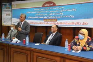 بالصور.. رئيس جامعة جنوب الوادى يشهد حفل ختام الأنشطة الطلابية وتنصيب الاتحاد بكلية الطب 35 - جريدة المساء