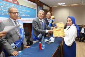 بالصور.. رئيس جامعة جنوب الوادى يشهد حفل ختام الأنشطة الطلابية وتنصيب الاتحاد بكلية الطب 23 - جريدة المساء