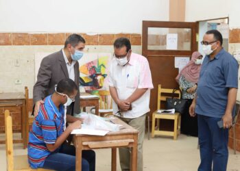 لجنة من المجلس الأعلى للجامعات تتفقد اختبارات القدرات بجامعة جنوب الوادي 18 - جريدة المساء