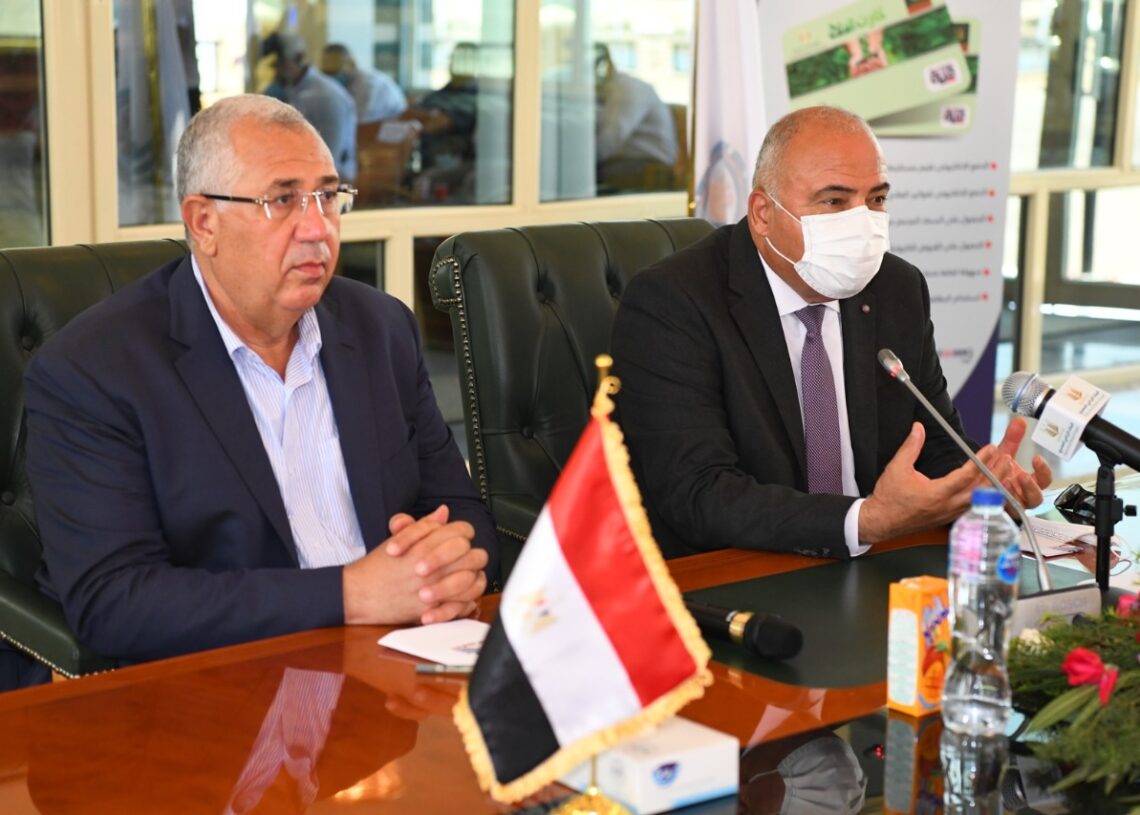 وزير الزراعة فى مؤتمر بقنا: الري بالتنقيط يساهم في ترشيد المياه وزيادة الإنتاجية وخفض تكاليف التقاوى والأسمدة 18 - جريدة المساء