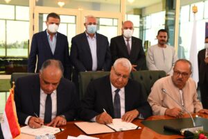 وزير الزراعة ومحافظ قنا يشهدان توقيع بروتوكول تعاون لتطبيق أنظمة الرى الحديث 21 - جريدة المساء