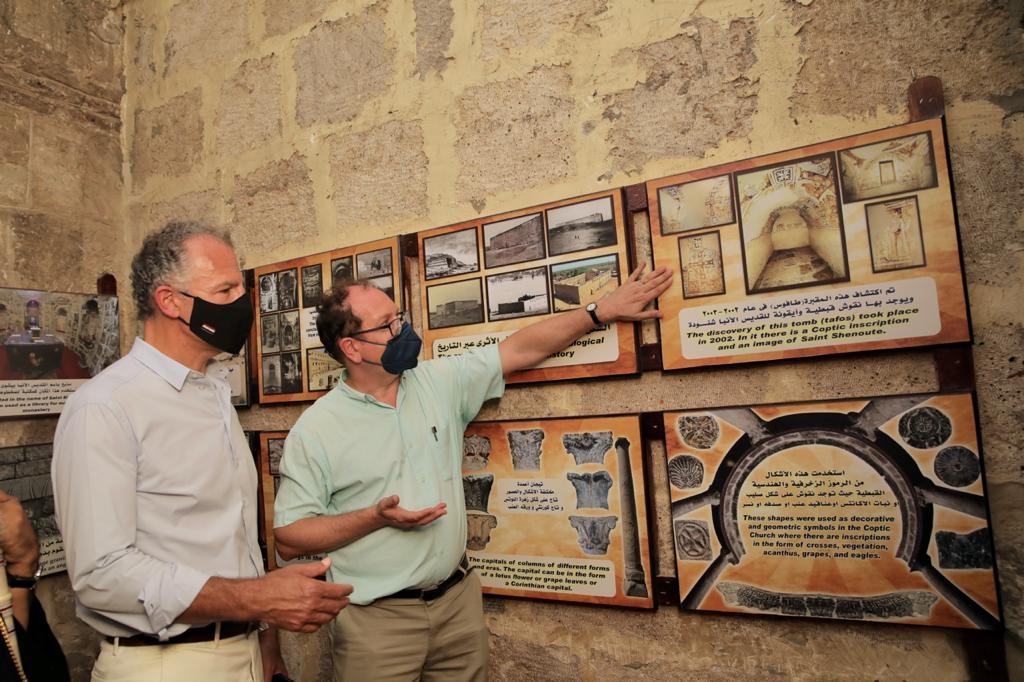 بالصور .. سفير الولايات المتحدة يزور الأماكن السياحية بسوهاج 18 - جريدة المساء بالصور .. سفير الولايات المتحدة يزور الأماكن السياحية بسوهاج 17 - جريدة المساء