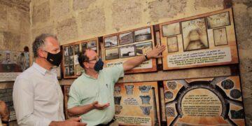 بالصور .. سفير الولايات المتحدة يزور الأماكن السياحية بسوهاج 2 - جريدة المساء بالصور .. سفير الولايات المتحدة يزور الأماكن السياحية بسوهاج 1 - جريدة المساء