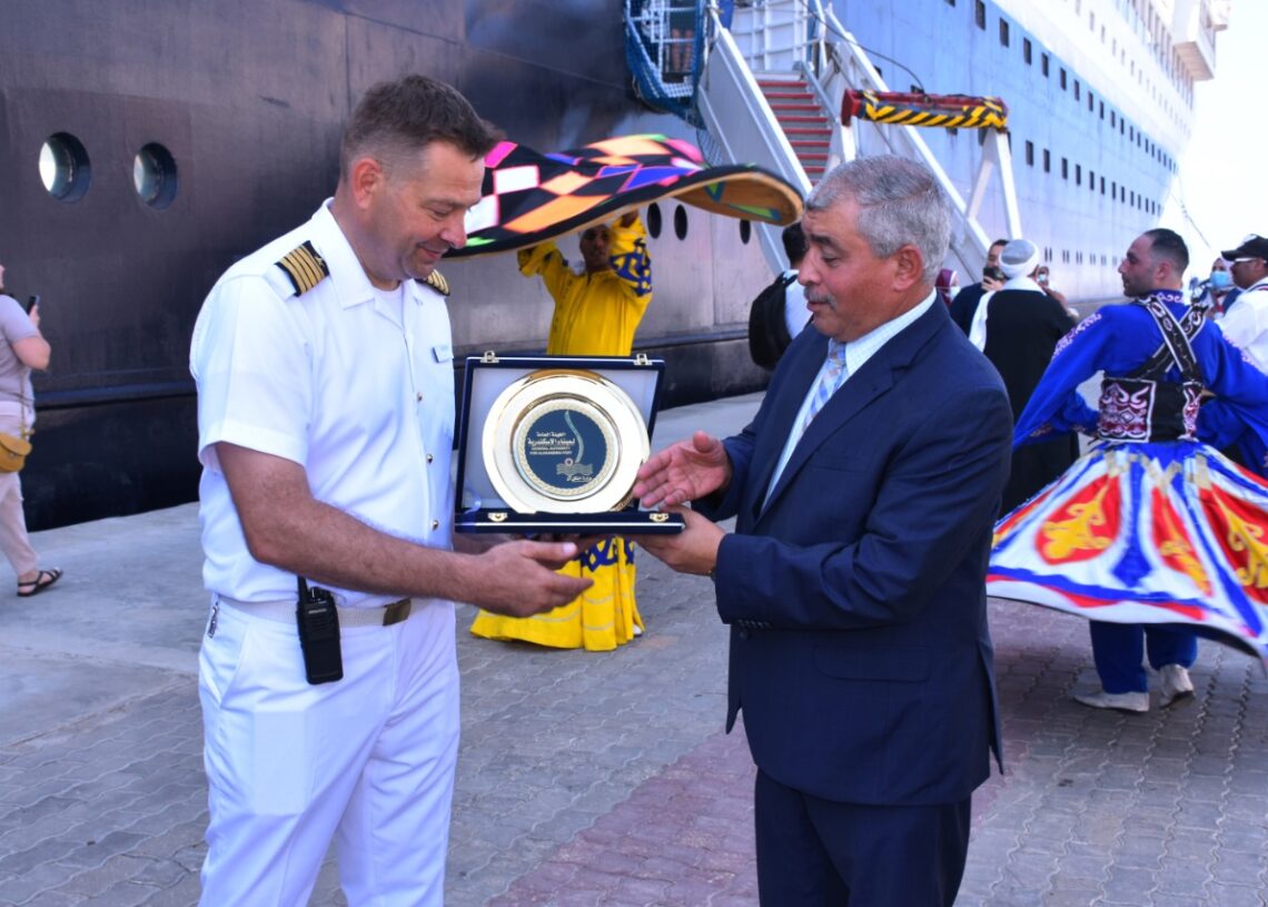 ميناء الإسكندرية يستقبل السفينة Blue Sapphire بعد عودة السياحة البحرية 18 - جريدة المساء ميناء الإسكندرية يستقبل السفينة Blue Sapphire بعد عودة السياحة البحرية 17 - جريدة المساء