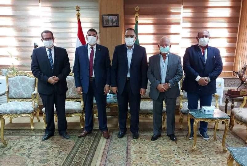 محافظ الشرقية يلتقى وفداً من مستثمرى العاشر لبحث 18 - جريدة المساء