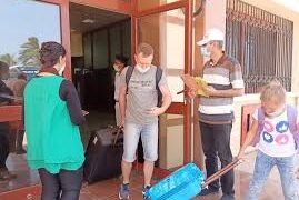 مطار مرسى مطروح يستقبل طائرة شارتر على متنها ١٧٣ سائحا 2 - جريدة المساء مطار مرسى مطروح يستقبل طائرة شارتر على متنها ١٧٣ سائحا 1 - جريدة المساء