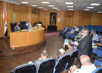 محافظ المنيا يشدد على رؤساء المدن بالمتابعة والصيانة الدورية للطرق ورفع كفاءة الإنارة 19 - جريدة المساء