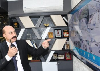 محافظ أسوان يوجه بسرعة تفتيت بقعة سولار تم إكتشافها بمجرى نهر النيل . 26 - جريدة المساء