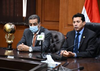 عقب تأهلهم لكأس العالم صبحي يكرم منتخبي ناشئين وناشئات السلة.. ويتعهدبالدعم اللاعبين قبل السفر لاسبانيا والمجر 16 - جريدة المساء