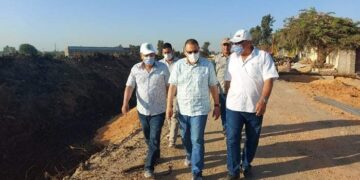 محافظ_الشرقية يتفقد أعمال تغطية ورصف الطرق المؤدية لسوق الثلاثاء الجديد 1 - جريدة المساء