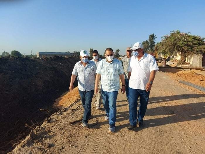 محافظ_الشرقية يتفقد أعمال تغطية ورصف الطرق المؤدية لسوق الثلاثاء الجديد 17 - جريدة المساء