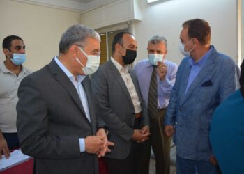 محافظ المنيا يتابع سير العمل بمركزي تلقي اللقاح بديرمواس وملوي 12 - جريدة المساء