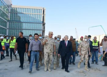 رئيس الهيئة الهندسية ورئيس جامعة القاهرة يتفقدان المعهد القومى للأورام الجديد "500 500" بمدينة الشيخ زايد 19 - جريدة المساء