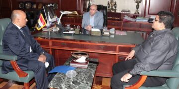  محافظ بني سويف يناقش مع وكيل وزارة  التربية التعليم الجديد عدداً من الموضوعات والملفات الهامة بالقطاع 1 - جريدة المساء