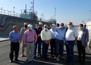 وزير الرى و محافظ بورسعيد يتفقدان محطة معالجة مياة مصرف بحر البقر 23 - جريدة المساء